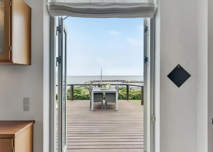 Stefanie - 10m From The Sea By Interhome *