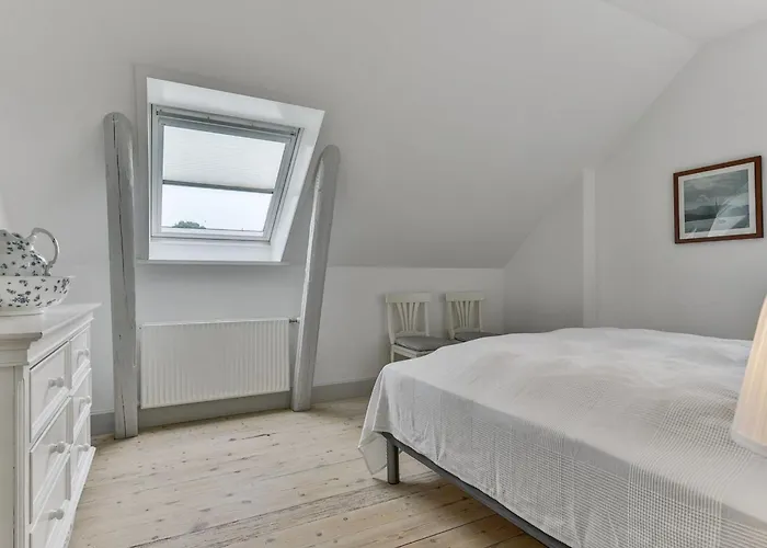 Stefanie - 10m From The Sea By Interhome *